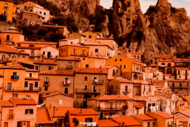 Layla, 31 — Escort in Montalbano Jonico, Italy