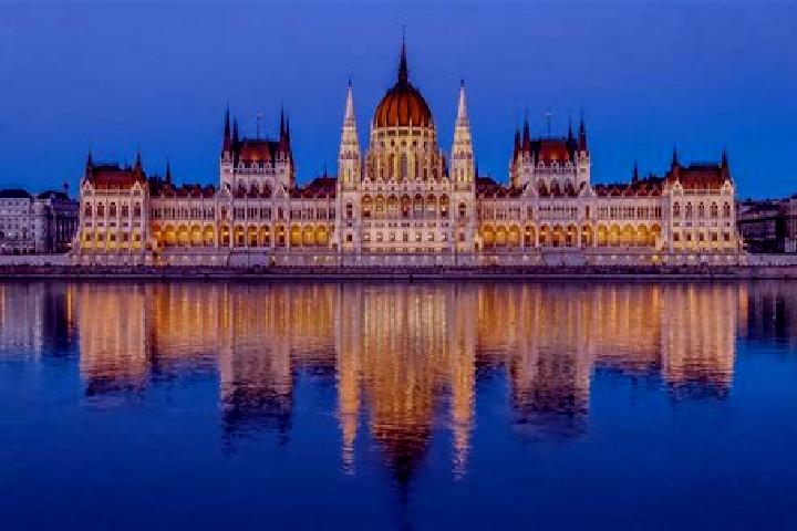 Layla, 32 — Escort in Baktaloranthaza, Hungary