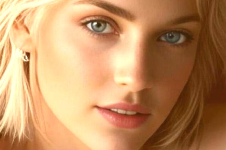 Layla, 33, a blonde grey-eyed ebony companion based in Yakimovo. Offering GFE, 69, OWO. Available for incall and outcall, overnight bookings available.