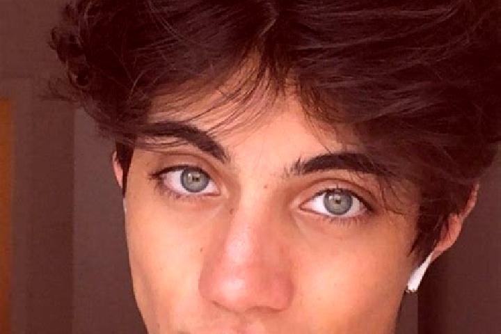 Layla, 33, a chestnut dark-eyed caucasian companion based in Saint-Prex. Offering Roleplay, GFE, Massage. Available for incall and outcall, day and evening d...