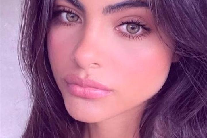 Layla, 34, a brunette dark-eyed indian companion based in Aix-en-Pevele. Offering Dinner Date, Tantra, A-Level, 69, OWO. Available for incall and outcall, da...