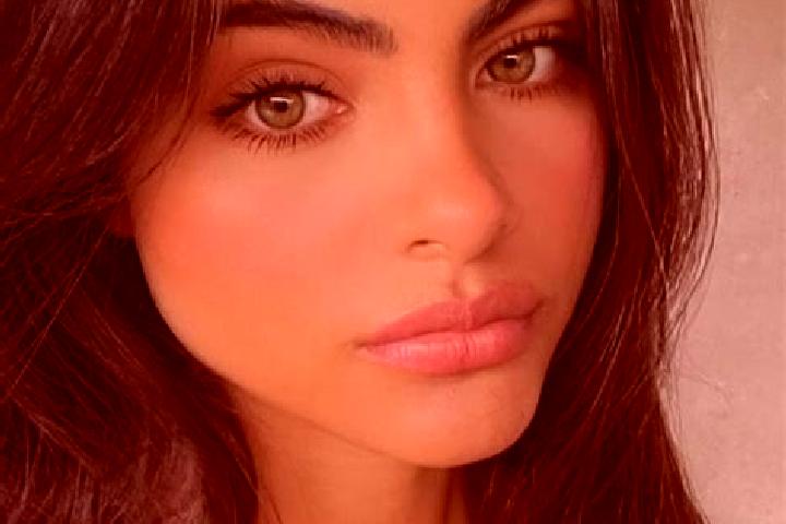 Layla, 34, a brunette dark-eyed indian companion based in Ippy. Offering Fetish, Travel Companion, 69, A-Level. Available for incall and outcall, day and eve...