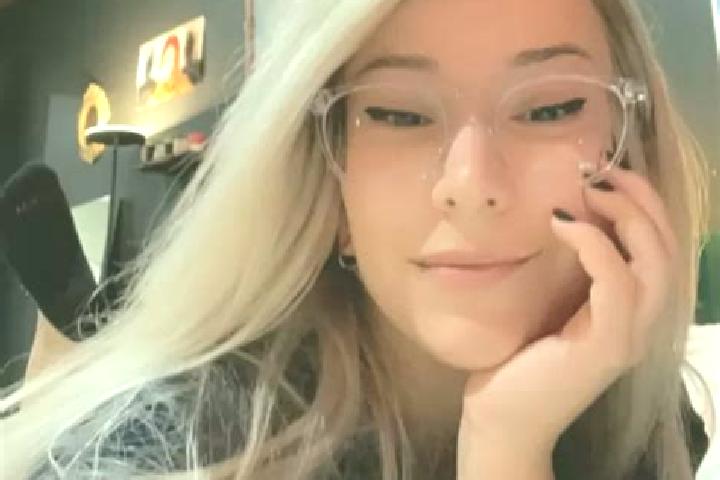 Layla, 34, a platinum blonde dark-eyed mixed companion based in Mebo. Offering Massage, Prostate Massage, Overnight, Dinner Date. Available for incall and ou...