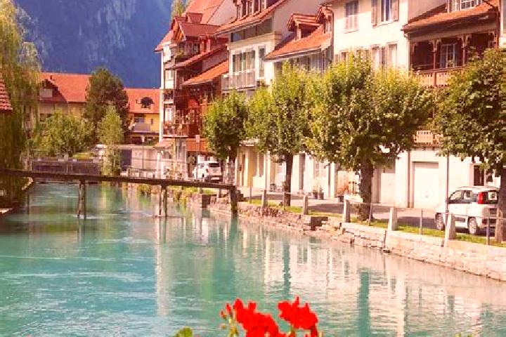 Layla, 34 — Escort in Bironico, Switzerland