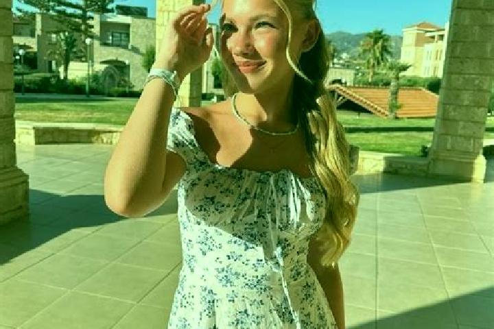 Layla, 34 — Escort in Skye, Australia