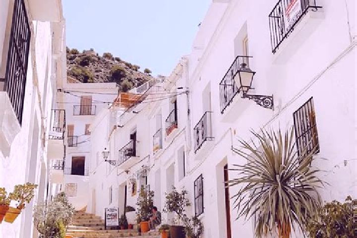 Layla, 35 — Escort in Frigiliana, Spain