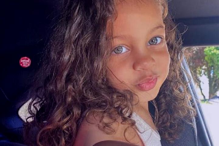 Layla, 36, a auburn blue-eyed mixed companion based in Stroppo. Offering Massage, Party Girl, Dinner Date, A-Level. Available for incall and outcall, day and...