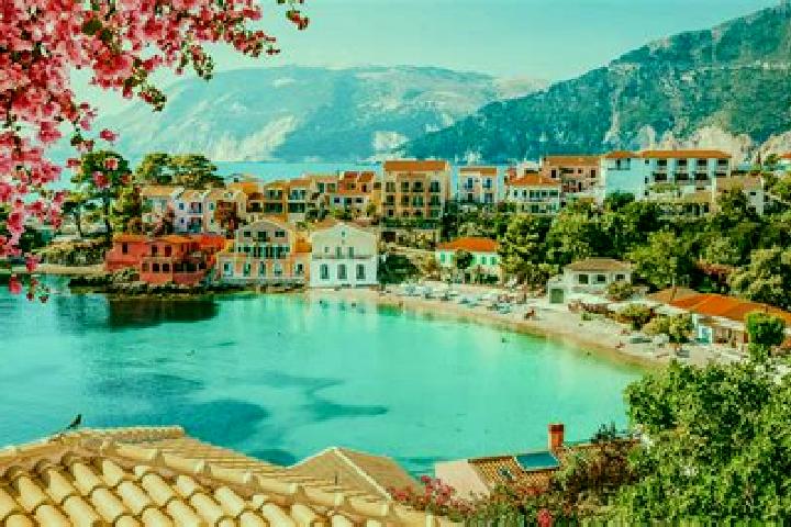 Layla, 36 — Escort in Pefkodasos, Greece