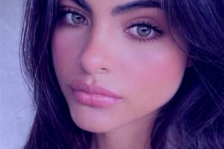 Layla, 38, a brunette green-eyed caucasian companion based in Tzintzuntzan. Offering A-Level, Tantra, Domination, Fetish. Available for incall and outcall, d...