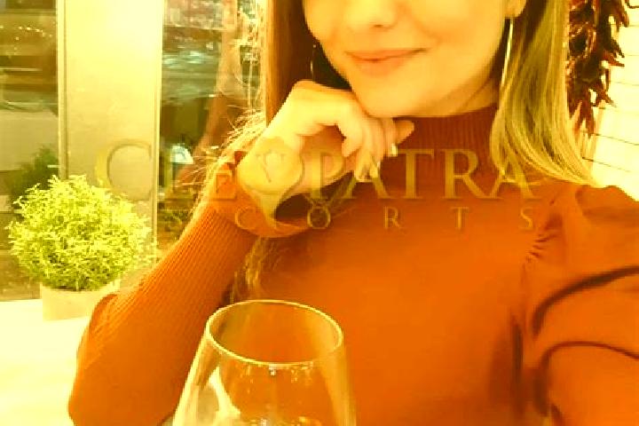 Layla, 38, a chestnut green-eyed indian companion based in Farrar. Offering Fetish, OWO, Dinner Date, Party Girl. Available for incall and outcall, overnight...