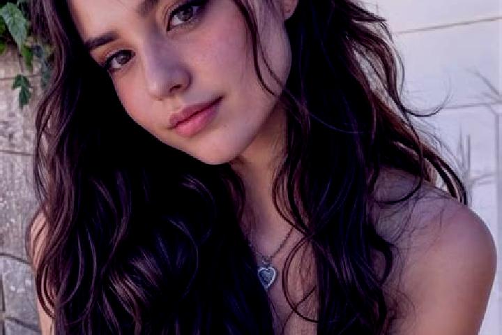 Lillian, 20, a brunette hazel-eyed middle eastern companion based in Mondonedo. Offering Overnight, Tantra, Roleplay, Couples, Dinner Date. Available for inc...