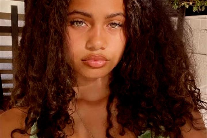 Lillian, 20, a red green-eyed mixed companion based in Calderas. Offering 69, Erotic Massage. Available for incall and outcall, day and evening dates.
