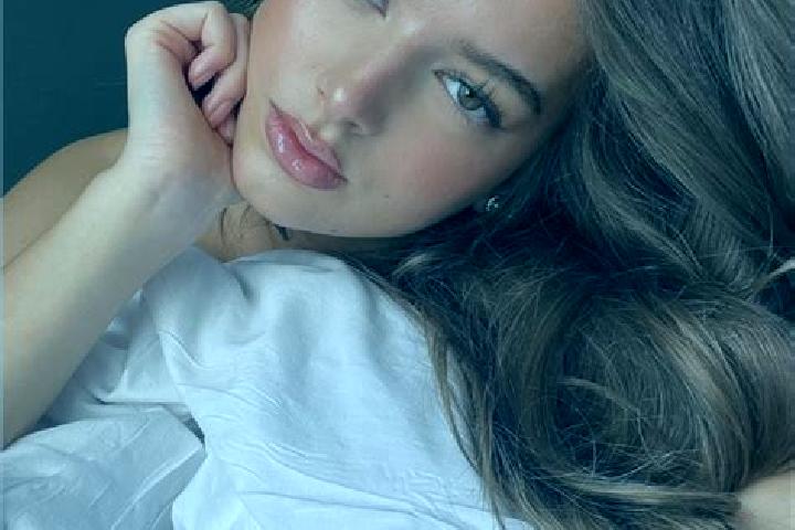 Lillian, 20, a red hazel-eyed latina companion based in Baiquan. Offering BDSM, Dinner Date, GFE. Available for incall and outcall, overnight bookings availa...