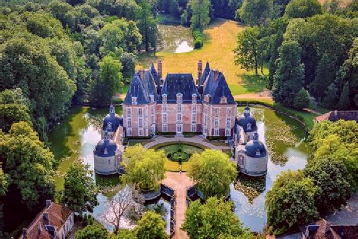 Lillian, 20 — Escort in Chateau-Renard, France