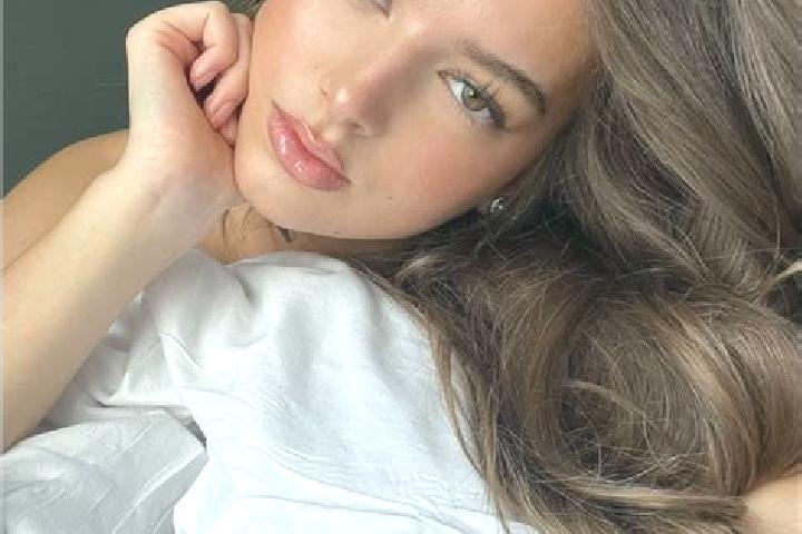 Lillian, 21, a chestnut grey-eyed latina companion based in Sowau. Offering GFE, OWO, Erotic Massage, Massage. Available for incall and outcall, day and even...