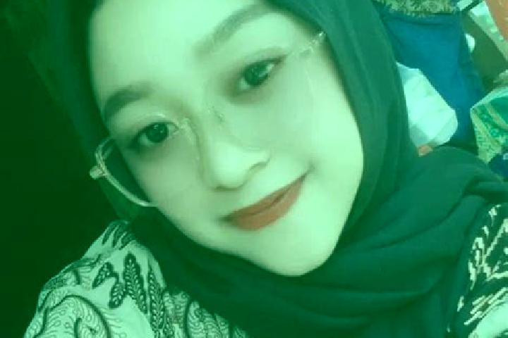 Lillian, 21 — Escort in Sambong, Indonesia