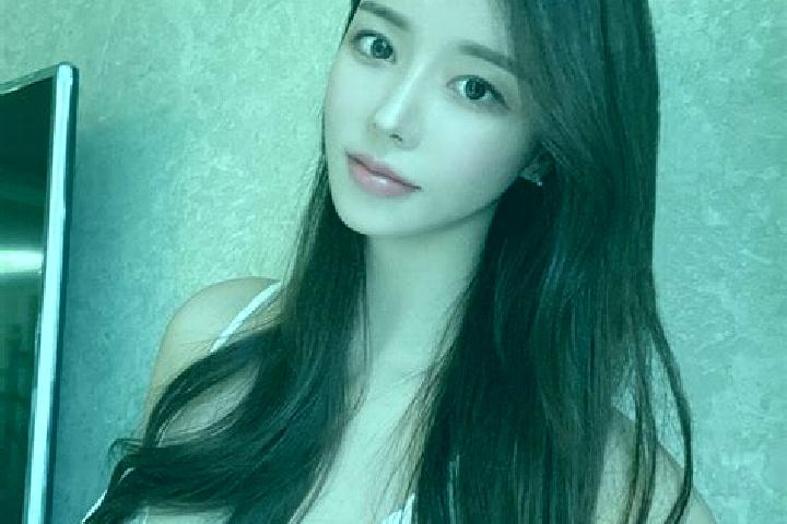 Lillian, 21 — Escort in Yingshouyingzi, China
