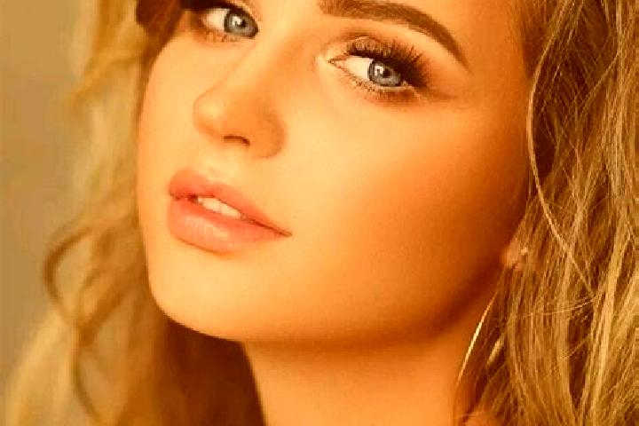 Lillian, 22, a dark blonde blue-eyed mediterranean companion based in Pontbuiten. Offering 69, OWO, Massage. Available for incall and outcall, overnight book...
