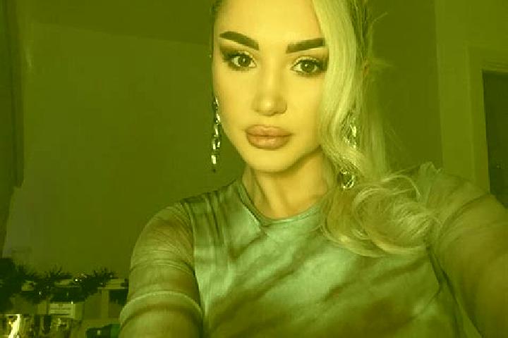 Lillian, 22, a red grey-eyed caucasian companion based in Pekalongan. Offering 69, Girlfriend Experience, BDSM. Available for incall and outcall, day and eve...
