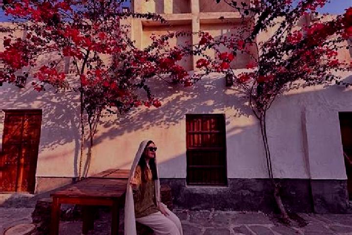 Lillian, 22 — Escort in Bandar-e Kong, Iran