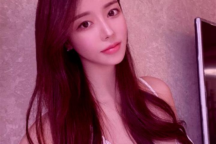 Lillian, 22 — Escort in Canmang, China