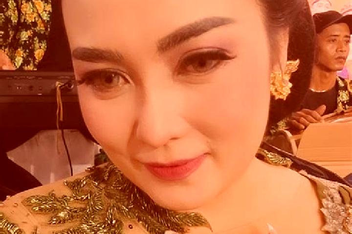 Lillian, 22 — Escort in Plumbon, Indonesia