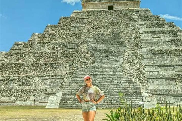 Lillian, 22 — Escort in Ticuman, Mexico