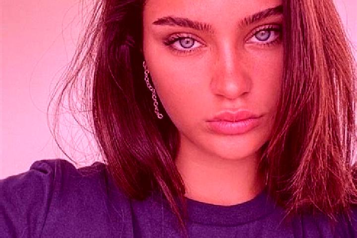 Lillian, 23, a brunette blue-eyed mixed companion based in Ronco Scrivia. Offering Massage, Travel Companion, Striptease. Available for incall and outcall, o...
