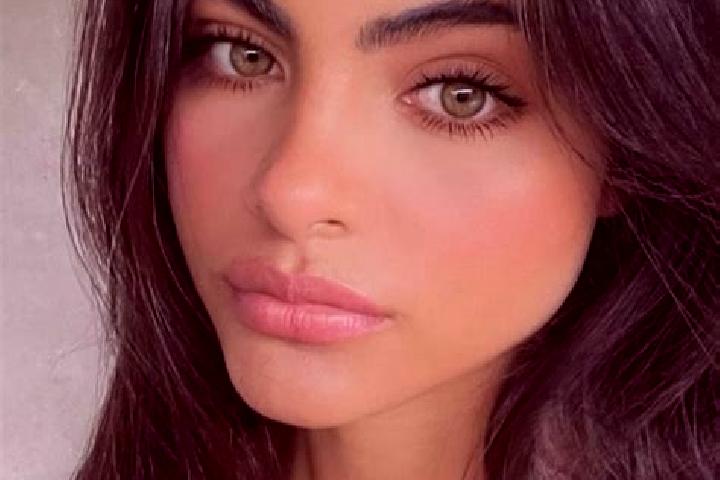 Lillian, 23, a brunette green-eyed caucasian companion based in Green Acres. Offering OWO, Fetish, Couples, Striptease. Available for incall and outcall, ove...