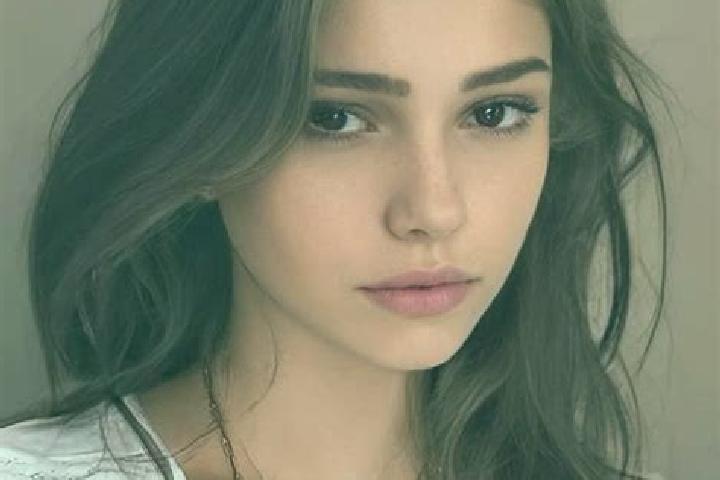 Lillian, 23, a chestnut brown-eyed slavic companion based in Vakulove. Offering Massage, Party Girl, Deep French Kissing. Available for incall and outcall, d...