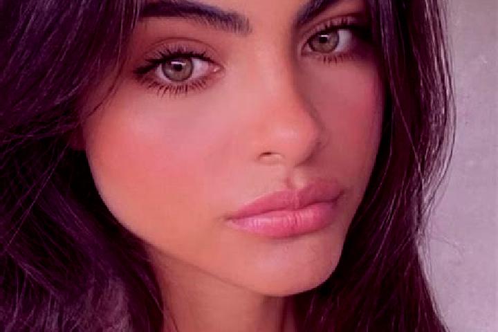 Lillian, 23, a chestnut hazel-eyed latina companion based in Dalam Daya. Offering Erotic Massage, Deep French Kissing, CIM, Girlfriend Experience. Available ...