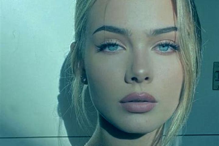 Lillian, 23, a dark blonde amber-eyed european companion based in Cosrou. Offering A-Level, Travel Companion, CIM, BDSM. Available for incall and outcall, ov...