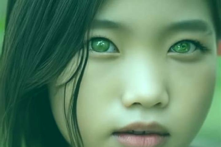 Lillian, 23, a red green-eyed asian companion based in Urania. Offering Domination, Overnight, GFE, Tantra. Available for incall and outcall, day and evening...