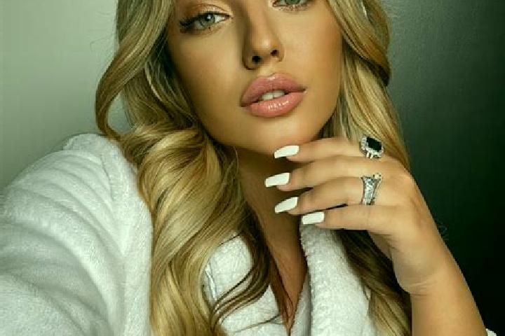 Lillian, 23 — Escort in Bage, Brazil