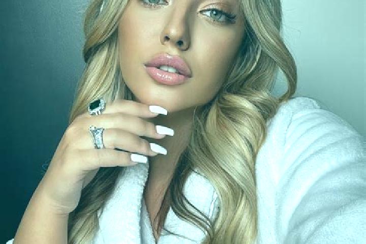 Lillian, 23 — Escort in Barro, Portugal