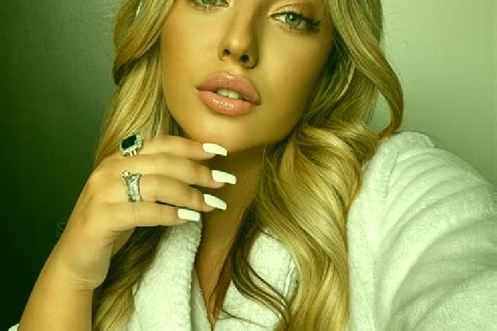Lillian, 23 — Escort in Dernisoara, Romania
