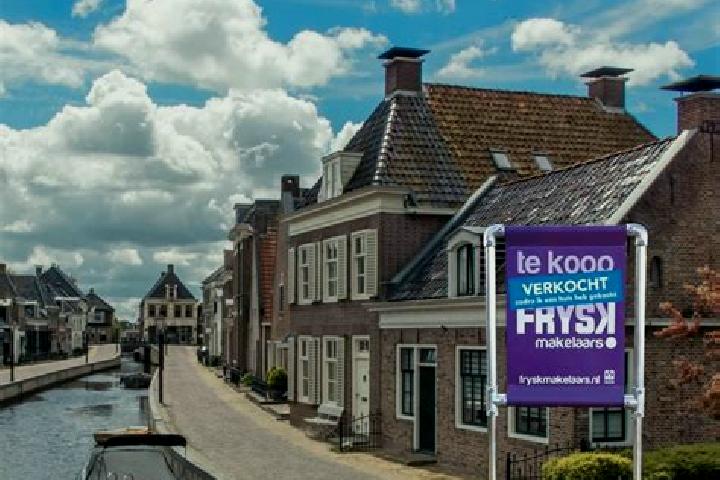 Lillian, 23 — Escort in Gytsjerk, Netherlands