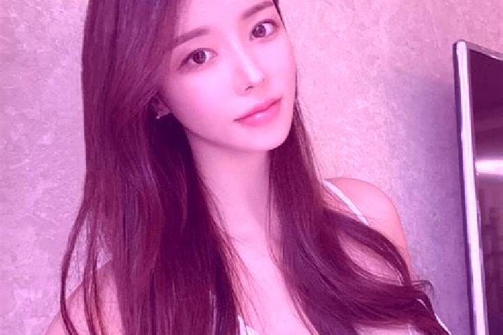 Lillian, 23 — Escort in Haebo, South Korea