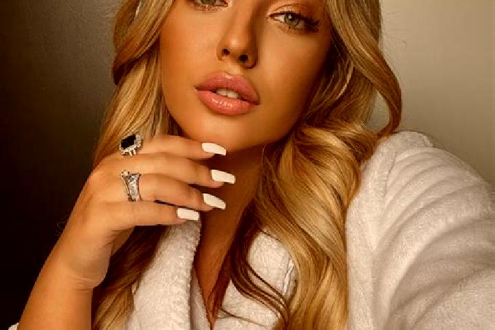 Lillian, 23 — Escort in Kuloy, Russia