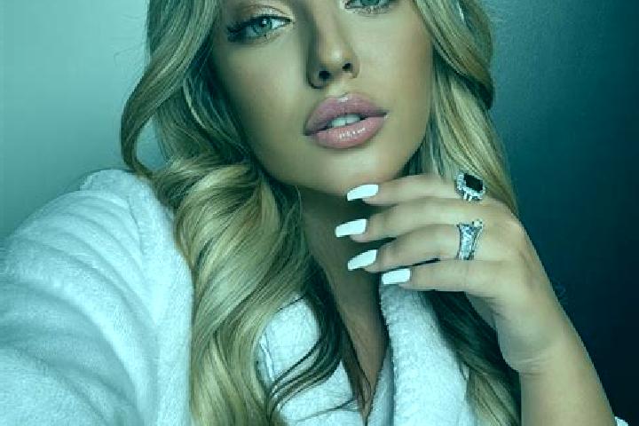 Lillian, 23 — Escort in Leonovo, Russia
