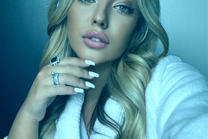 Lillian, 23 — Escort in Lomuvatka, Ukraine