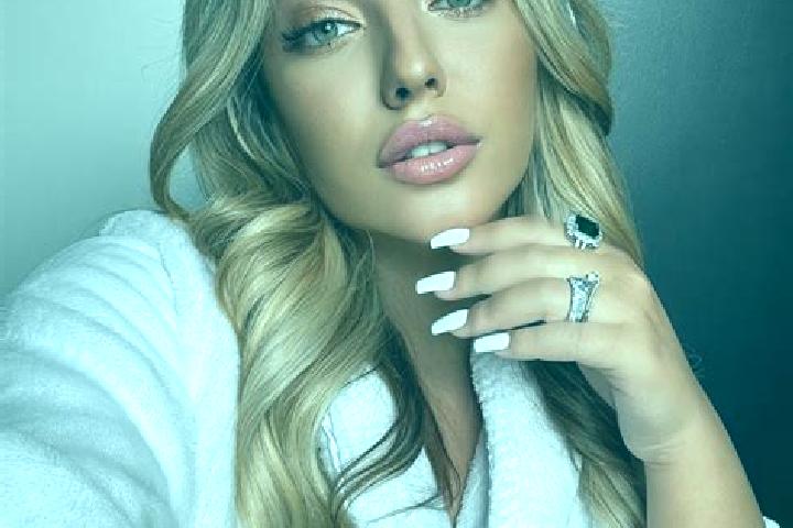 Lillian, 23 — Escort in Moldova Sulita, Romania