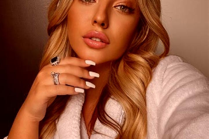 Lillian, 23 — Escort in Ranceni, Romania