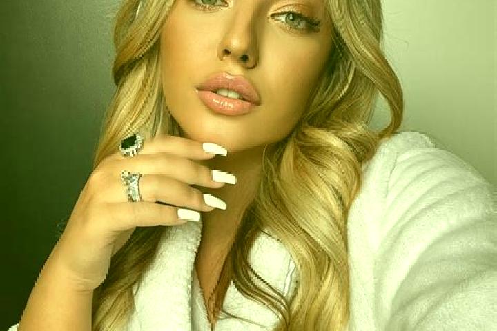 Lillian, 23 — Escort in Scurta, Romania