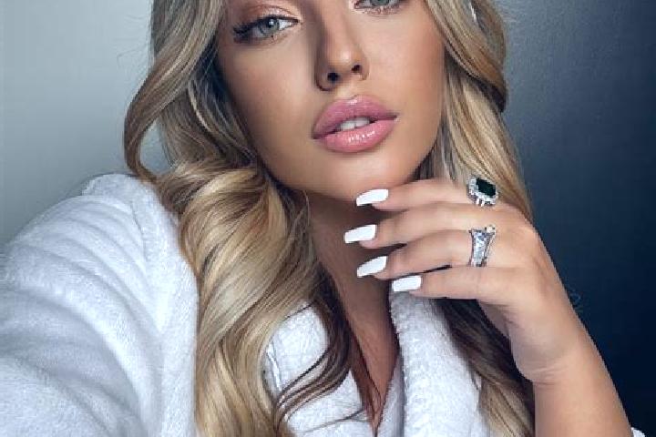 Lillian, 23 — Escort in Sinagar, Indonesia