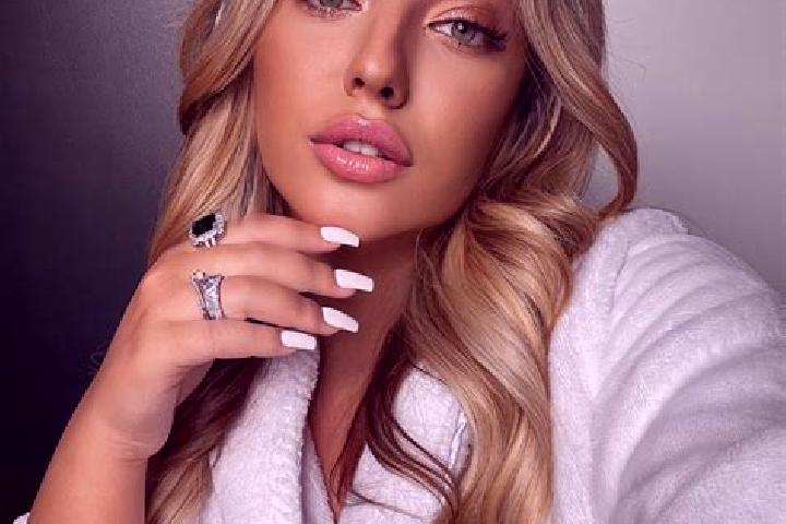 Lillian, 23 — Escort in Volokonovka, Russia