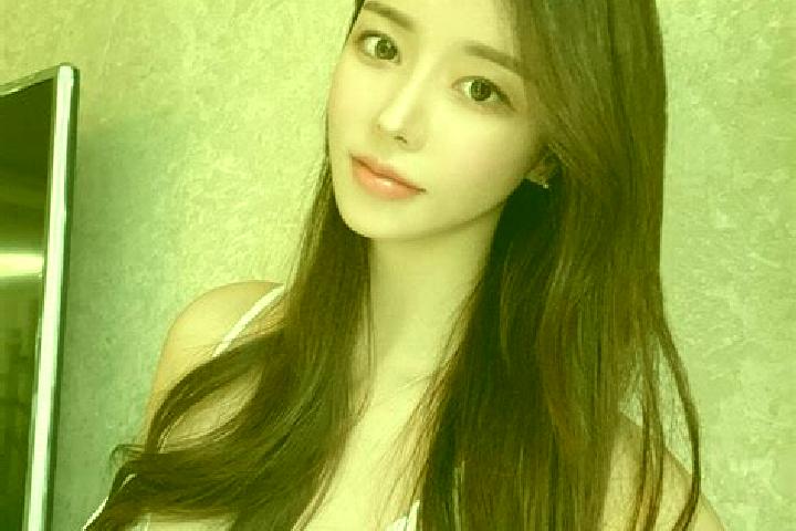 Lillian, 23 — Escort in Wangqiao, China