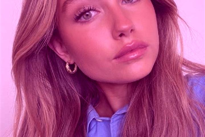Lillian, 24, a dark blonde green-eyed mediterranean companion based in Edenfield. Offering Erotic Massage, A-Level. Available for incall and outcall, overnig...