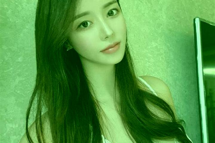 Lillian, 24 — Escort in Babakanlapang, Indonesia