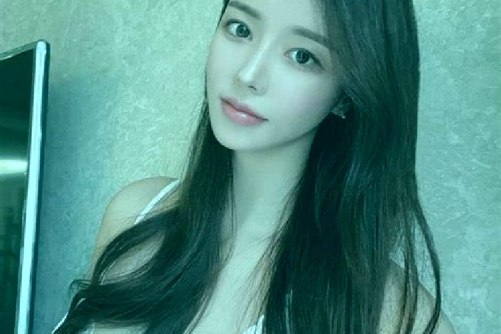 Lillian, 24 — Escort in Damaying, China
